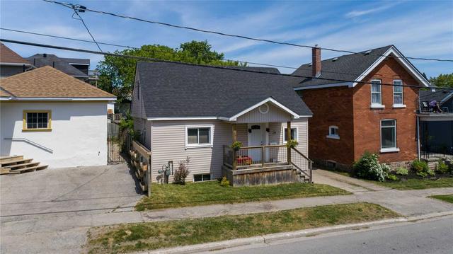 18 Albert St N, House detached with 3 bedrooms, 1 bathrooms and 1 parking in Orillia ON | Image 11