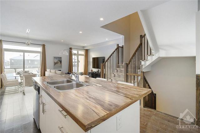 218 Chaperal Private, Townhouse with 2 bedrooms, 3 bathrooms and 2 parking in Ottawa ON | Image 4