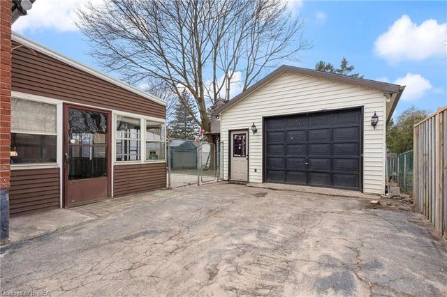 60 Park Road N, House detached with 3 bedrooms, 1 bathrooms and 5 parking in Brantford ON | Image 12