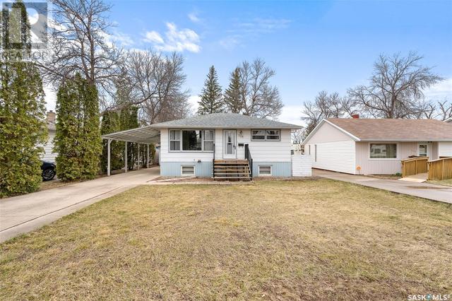 726 Grandview Street W, House detached with 3 bedrooms, 2 bathrooms and null parking in Moose Jaw SK | Image 1