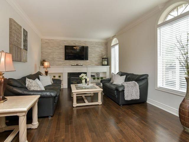 220 Innville Cres, House detached with 4 bedrooms, 5 bathrooms and 6 parking in Oakville ON | Image 4