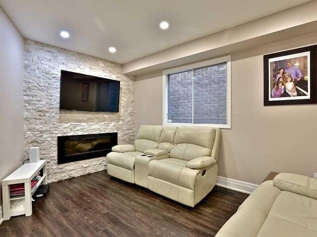 10 Michael Crt, House detached with 4 bedrooms, 4 bathrooms and 2 parking in Vaughan ON | Image 9