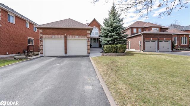8 Tomlin Court, House detached with 3 bedrooms, 3 bathrooms and 6 parking in Barrie ON | Image 1