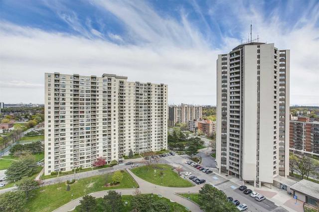 1703 - 390 Dixon Rd, Condo with 2 bedrooms, 1 bathrooms and 1 parking in Toronto ON | Image 4