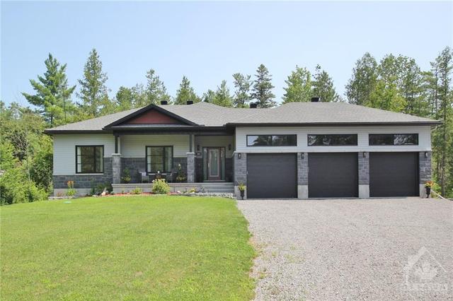 296 Stonewalk Way, House detached with 4 bedrooms, 3 bathrooms and 8 parking in Ottawa ON | Image 1