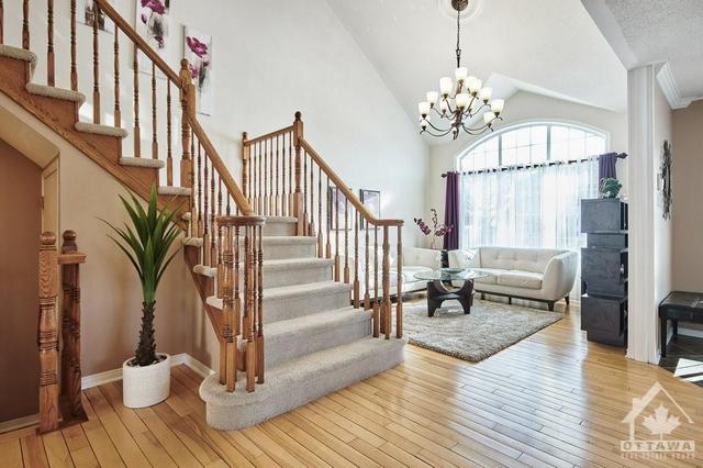 164 Cresthaven Drive, House detached with 4 bedrooms, 3 bathrooms and 3 parking in Ottawa ON | Image 2