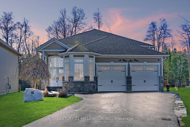 18 Blue Jay Pl, House detached with 2 bedrooms, 4 bathrooms and 6 parking in Wasaga Beach ON | Image 1