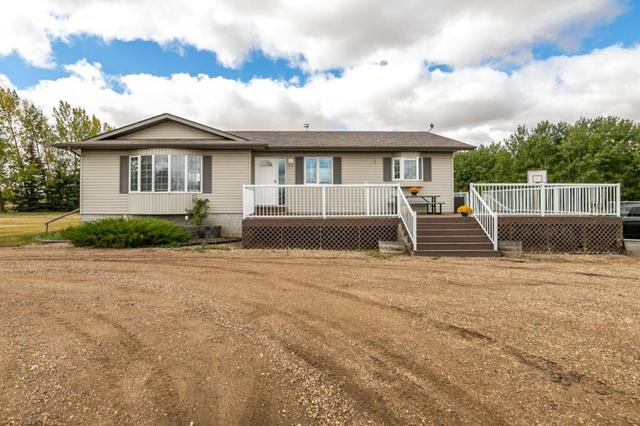 39376 Range Road 19 2, House detached with 5 bedrooms, 2 bathrooms and 10 parking in Red Deer County AB | Image 2