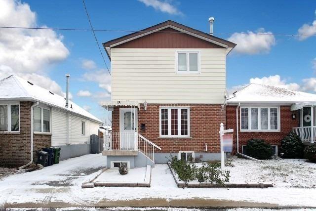 13 Birch Tree Cres, House detached with 3 bedrooms, 3 bathrooms and 5.5 parking in Toronto ON | Image 1