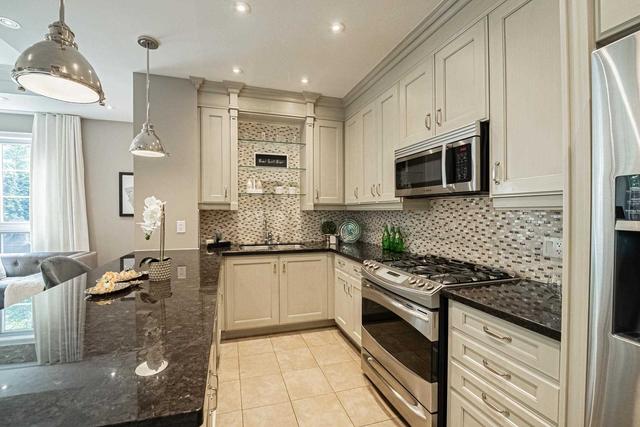 th10 - 21 Burkebrook Pl, Townhouse with 3 bedrooms, 3 bathrooms and 2 parking in Toronto ON | Image 5