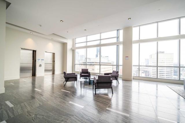 2116 - 488 University Ave, Condo with 3 bedrooms, 2 bathrooms and 1 parking in Toronto ON | Image 25
