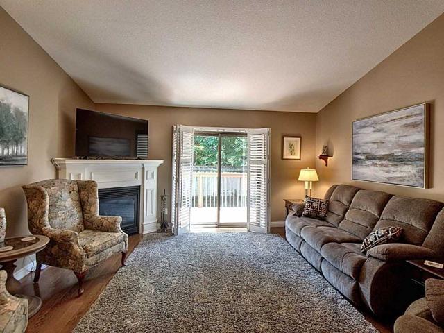 14 - 15 Cobden Crt, Townhouse with 1 bedrooms, 2 bathrooms and 2 parking in Brantford ON | Image 11