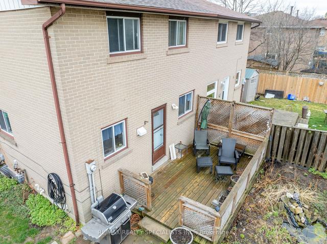 35 Flamingo Cres, House semidetached with 4 bedrooms, 2 bathrooms and 4 parking in Brampton ON | Image 16