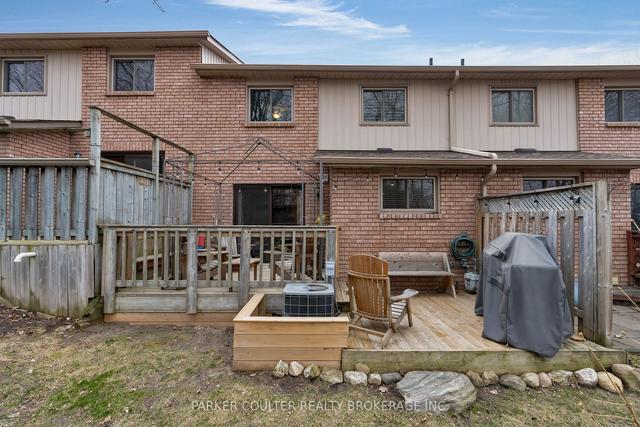 11 Quail Cres, Townhouse with 3 bedrooms, 2 bathrooms and 1 parking in Barrie ON | Image 19