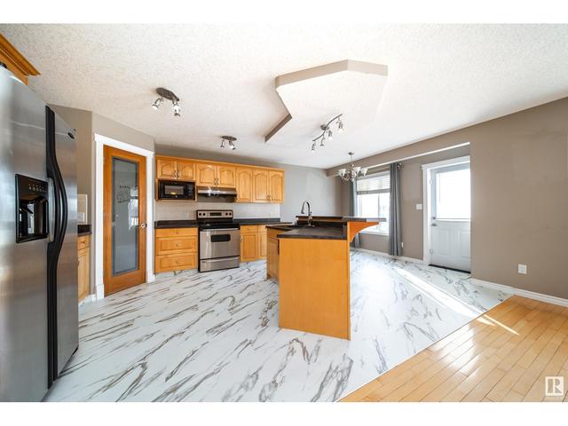 7915 3 Av Sw, House detached with 3 bedrooms, 3 bathrooms and null parking in Edmonton AB | Image 5