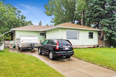 10 Collingwood Place Nw, House detached with 4 bedrooms, 2 bathrooms and 3 parking in Calgary AB | Card Image