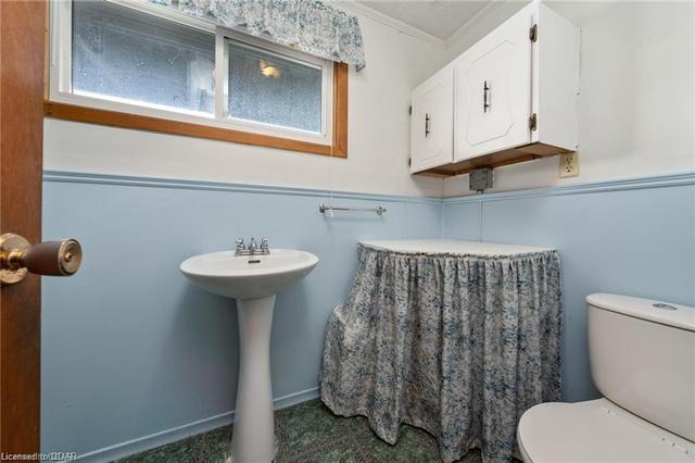 Cottage 3 pc bath...shower stall in corner | Image 38
