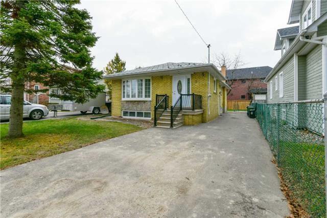 3 Joy Dr, House detached with 3 bedrooms, 2 bathrooms and 3 parking in Toronto ON | Image 8