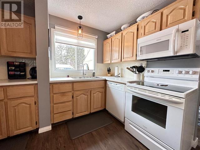 5808 51 Avenue, House detached with 4 bedrooms, 2 bathrooms and 3 parking in Vermilion AB | Image 8