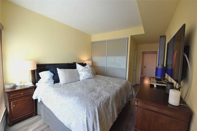 ph103 - 18 Lee Centre Dr, Condo with 2 bedrooms, 3 bathrooms and 1 parking in Toronto ON | Image 3