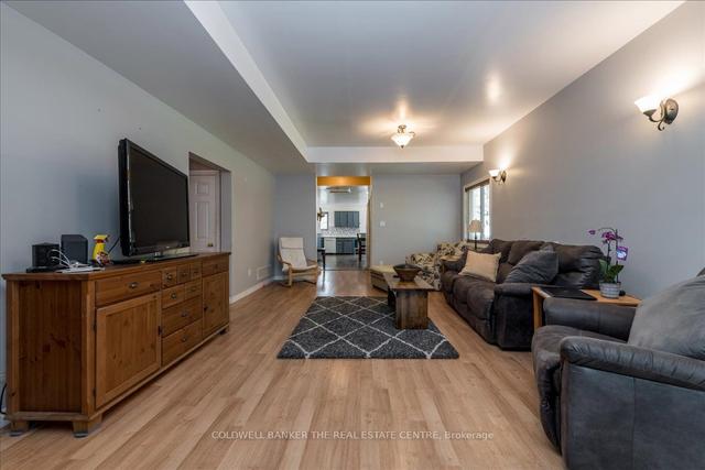 771 Hastings Ave, House detached with 3 bedrooms, 2 bathrooms and 3 parking in Innisfil ON | Image 3