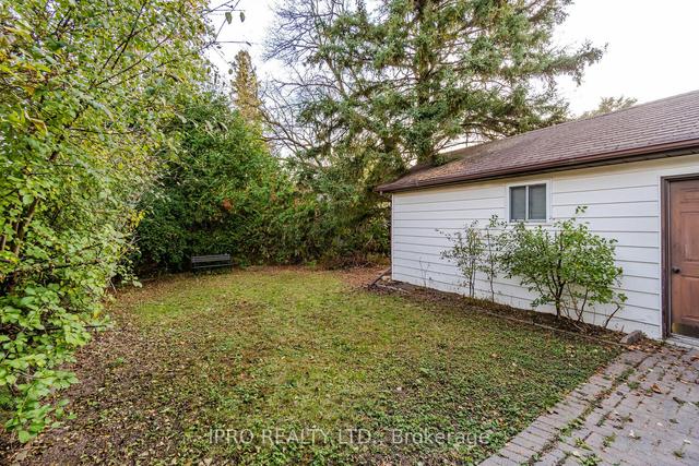 27 Madawaska Ave, House detached with 2 bedrooms, 2 bathrooms and 5 parking in Toronto ON | Image 32