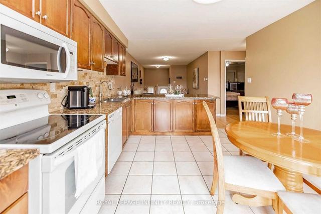 72 Mosley Cres, House detached with 2 bedrooms, 2 bathrooms and 5.5 parking in Brampton ON | Image 6