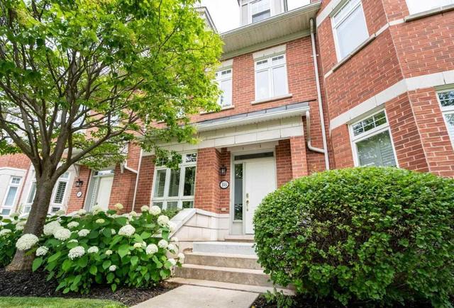 18 St Lawrence Dr, Townhouse with 4 bedrooms, 4 bathrooms and 3 parking in Mississauga ON | Image 1