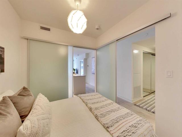 1112w - 27 Bathurst St, Condo with 2 bedrooms, 2 bathrooms and 0 parking in Toronto ON | Image 13