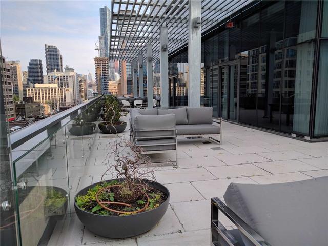 2401 - 5 St Joseph St, Condo with 1 bedrooms, 1 bathrooms and 0 parking in Toronto ON | Image 2