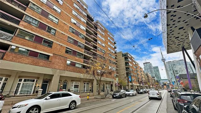 823 - 89 Mccaul St, Condo with 1 bedrooms, 1 bathrooms and 0 parking in Toronto ON | Card Image
