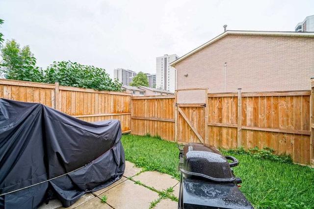 59 Craigleigh Cres, Townhouse with 3 bedrooms, 2 bathrooms and 1 parking in Brampton ON | Image 27