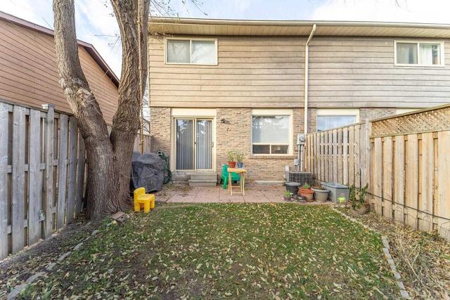 16 - 16 Foster Cres, Townhouse with 3 bedrooms, 3 bathrooms and 2 parking in Brampton ON | Image 30