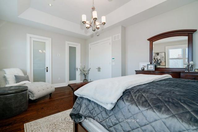 11 Blue Springs Rd, House detached with 4 bedrooms, 4 bathrooms and 4 parking in Toronto ON | Image 13