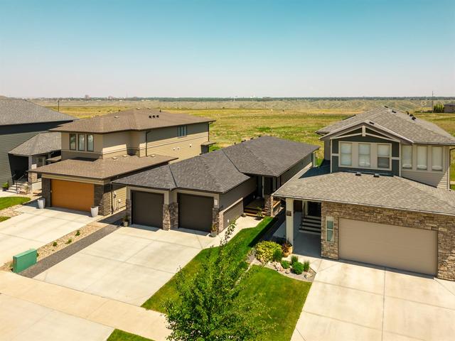 335 Canyon Meadows Road W, House detached with 4 bedrooms, 2 bathrooms and 4 parking in Lethbridge AB | Image 4
