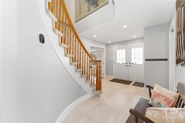 13 Weatherwood Crescent, House detached with 5 bedrooms, 3 bathrooms and 6 parking in Ottawa ON | Image 3