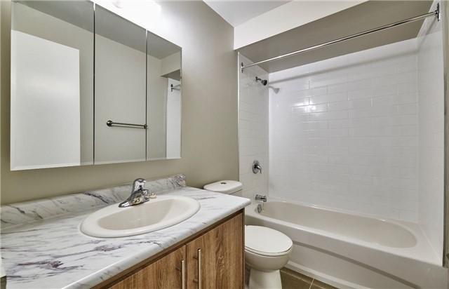 Th09 - 63 Havenbrook Blvd, House attached with 3 bedrooms, 2 bathrooms and null parking in Toronto ON | Image 10
