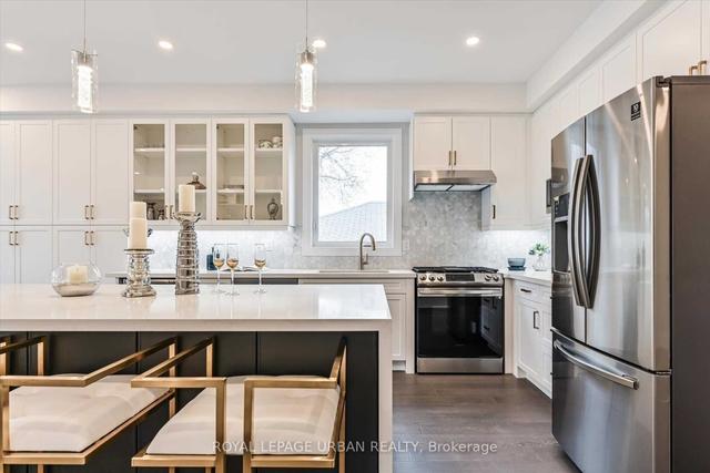 30 Sharpe St, House detached with 4 bedrooms, 4 bathrooms and 3 parking in Toronto ON | Image 3