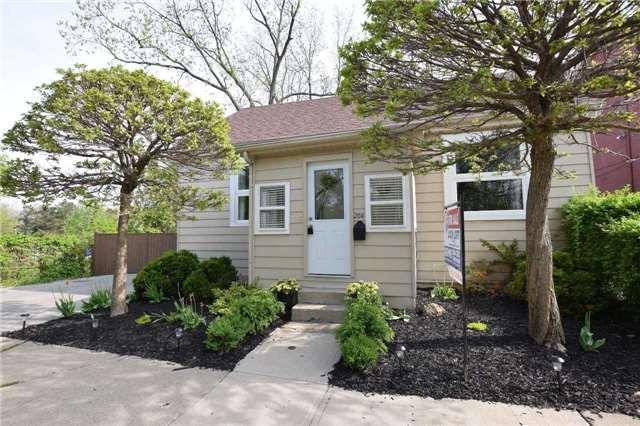 204 Canada St, House detached with 3 bedrooms, 2 bathrooms and 2 parking in Hamilton ON | Image 1