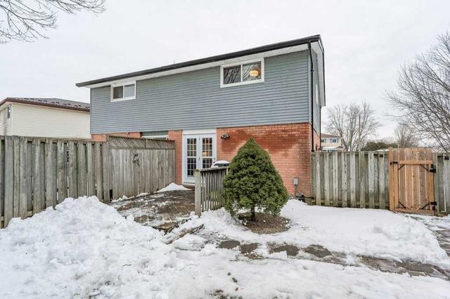 32 Leacock Ave, House semidetached with 3 bedrooms, 2 bathrooms and 5 parking in Guelph ON | Image 6