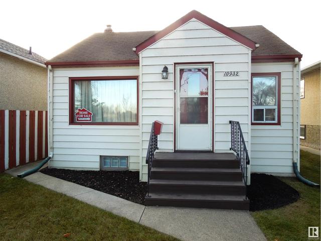 10932 74 St Nw, House detached with 2 bedrooms, 1 bathrooms and 4 parking in Edmonton AB | Image 3