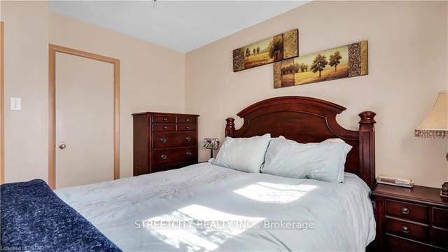 1911 Crystal Cres, House detached with 3 bedrooms, 2 bathrooms and 7 parking in London ON | Image 11