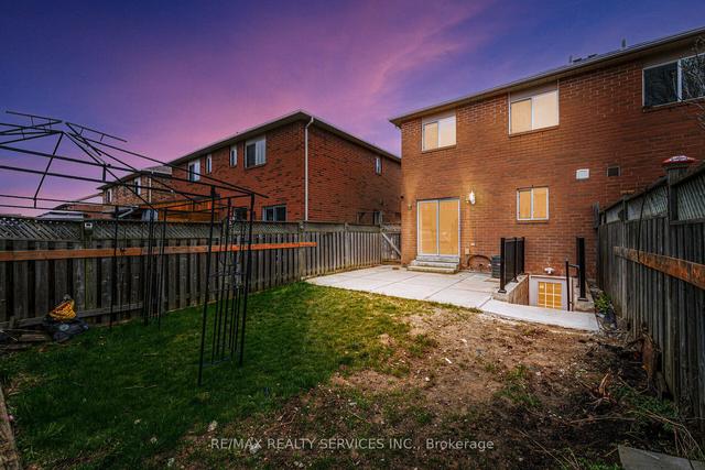 36 Baha Cres, House semidetached with 3 bedrooms, 4 bathrooms and 3 parking in Brampton ON | Image 25