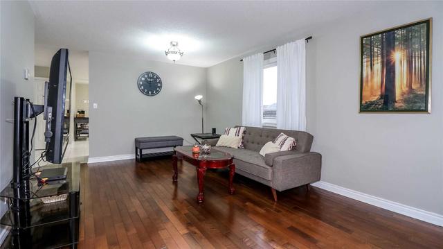 34 Brighton Rd, House detached with 3 bedrooms, 3 bathrooms and 4 parking in Barrie ON | Image 2
