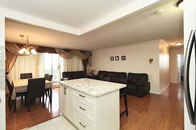 1201 - 1338 York Mills Rd, Condo with 3 bedrooms, 2 bathrooms and 1 parking in Toronto ON | Image 3