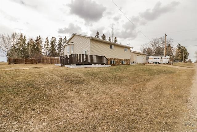 5103 53 Street, House detached with 3 bedrooms, 2 bathrooms and 2 parking in Lacombe County AB | Image 2