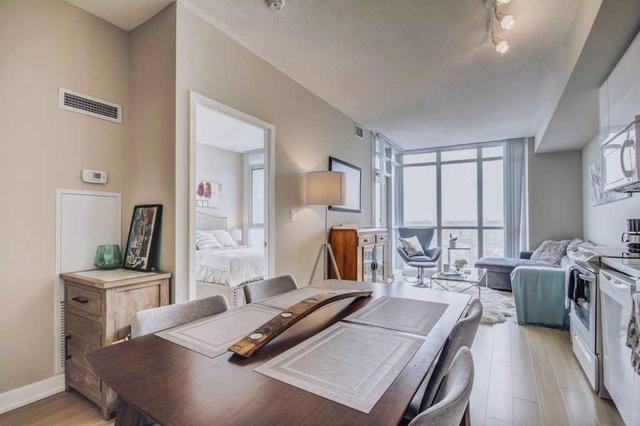 3815 - 21 Iceboat Terr, Condo with 1 bedrooms, 1 bathrooms and 1 parking in Toronto ON | Image 5