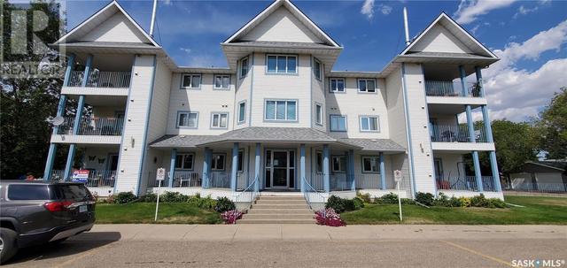 103 - 800 Hartney Avenue, Condo with 2 bedrooms, 2 bathrooms and null parking in Weyburn SK | Image 1
