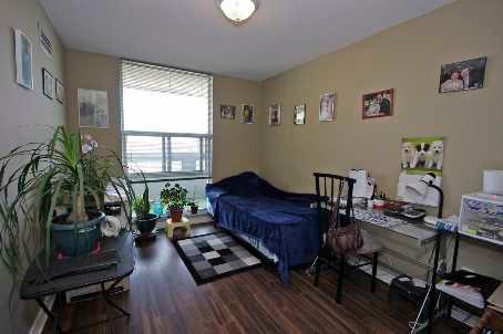 810 - 60 Inverlochy Blvd, Condo with 3 bedrooms, 2 bathrooms and 1 parking in Markham ON | Image 6