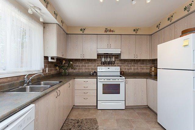 11 - 2088 Leanne Blvd, Townhouse with 3 bedrooms, 2 bathrooms and 2 parking in Mississauga ON | Image 8